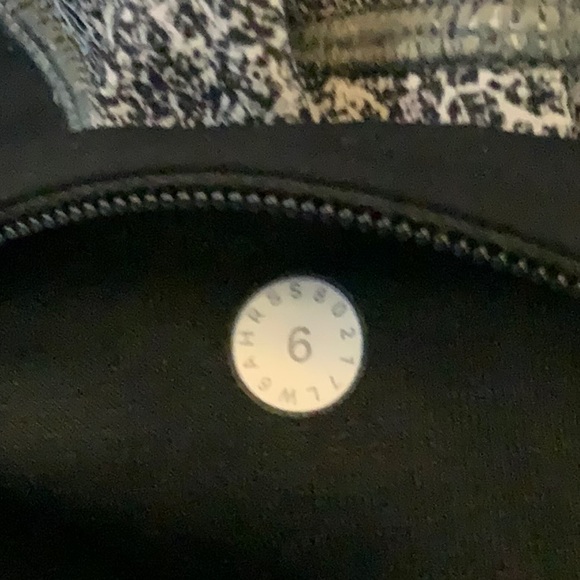 Lululemon cropped leggings size 6 - Picture 5 of 5